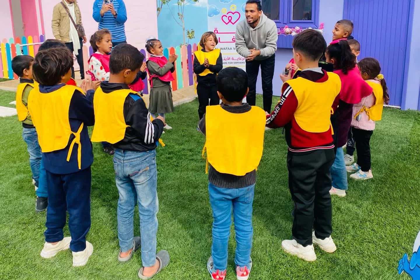 إكفل يتيماً.. ورافق النبي في الجنة